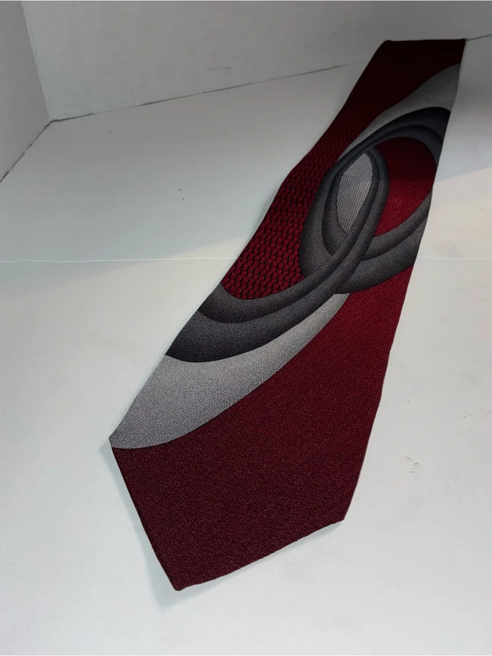 Vintage Enrico Gucci Men's Burgundy and Gray Wave-Pattern Silk Tie